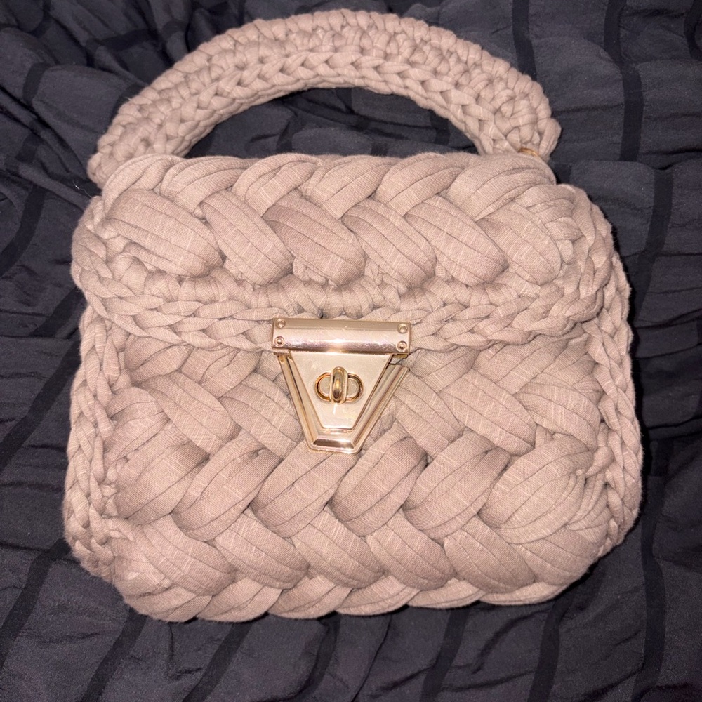 Handwoven no name bag